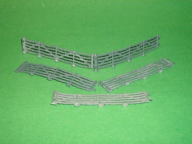 Thumbnail of Set Of 5 Mini Plastic Barbed Wire Fences