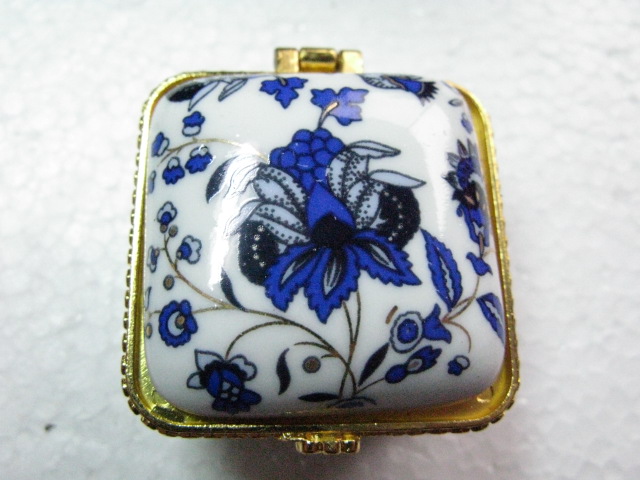 Jewelry box gold blue white porcelain delft painted new : ring box jewelry box wedding blue gold jewelry