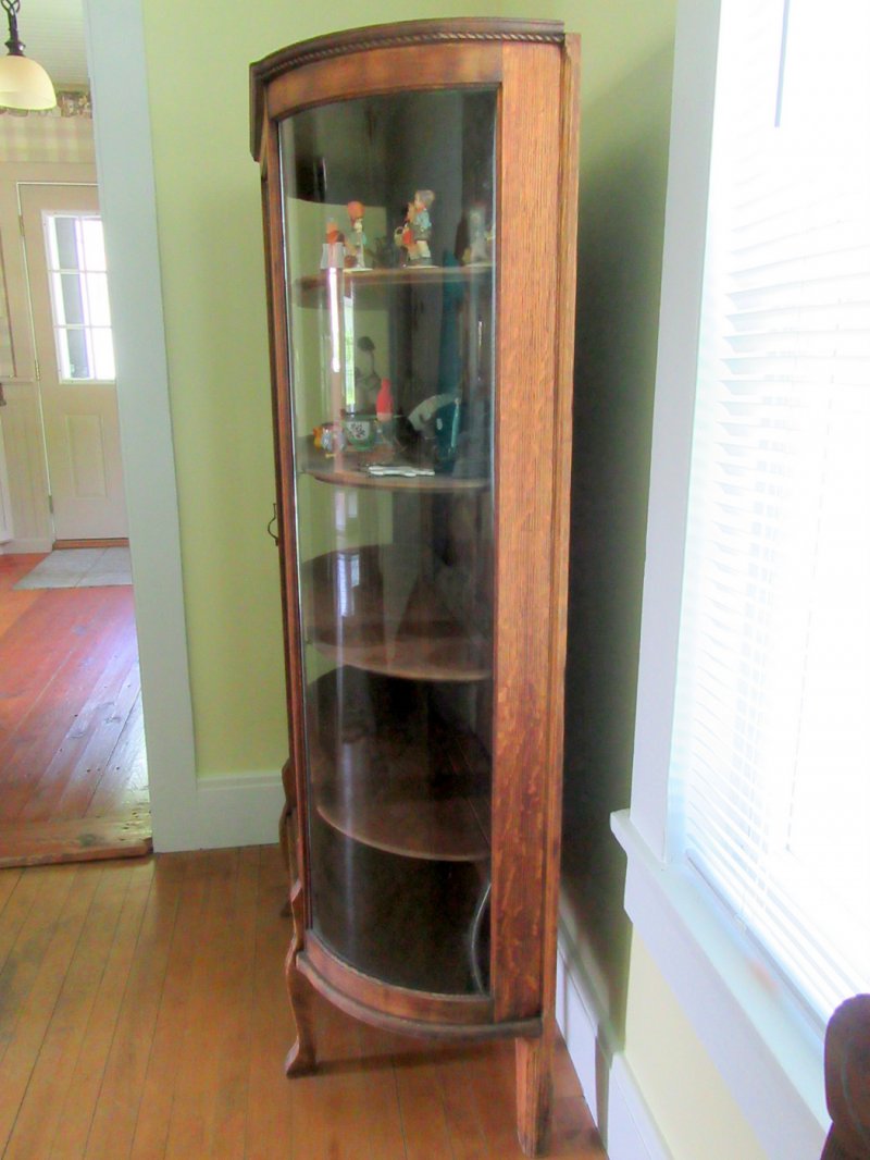 Antique Oak Curio Cabinet. Flat Glass Door, Half Round Sides. - Antique Oak Curio Cabinet. Flat Glass Door, Half Round Sides.