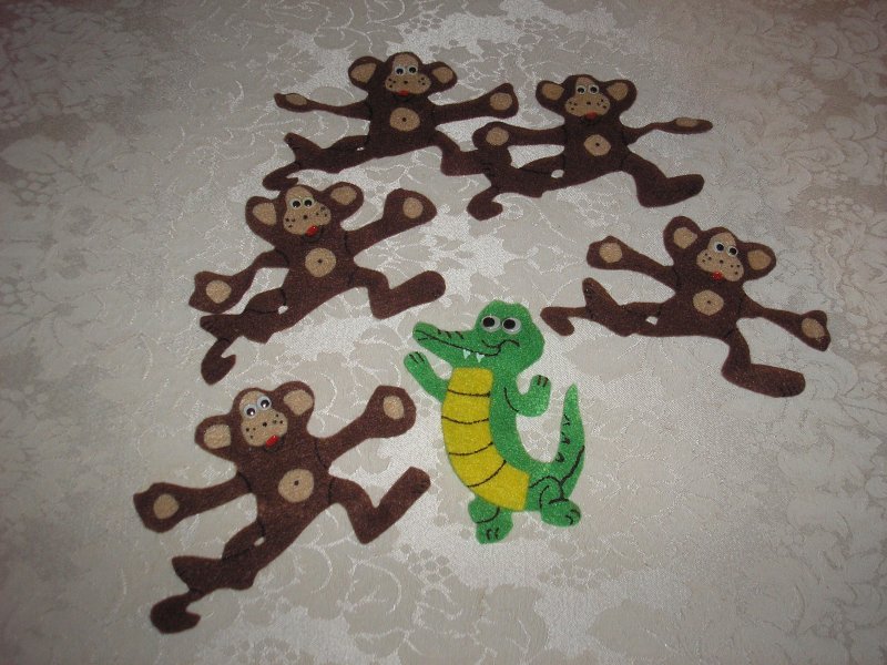 Five Little Monkeys Teasing Mr. Alligator felt board set