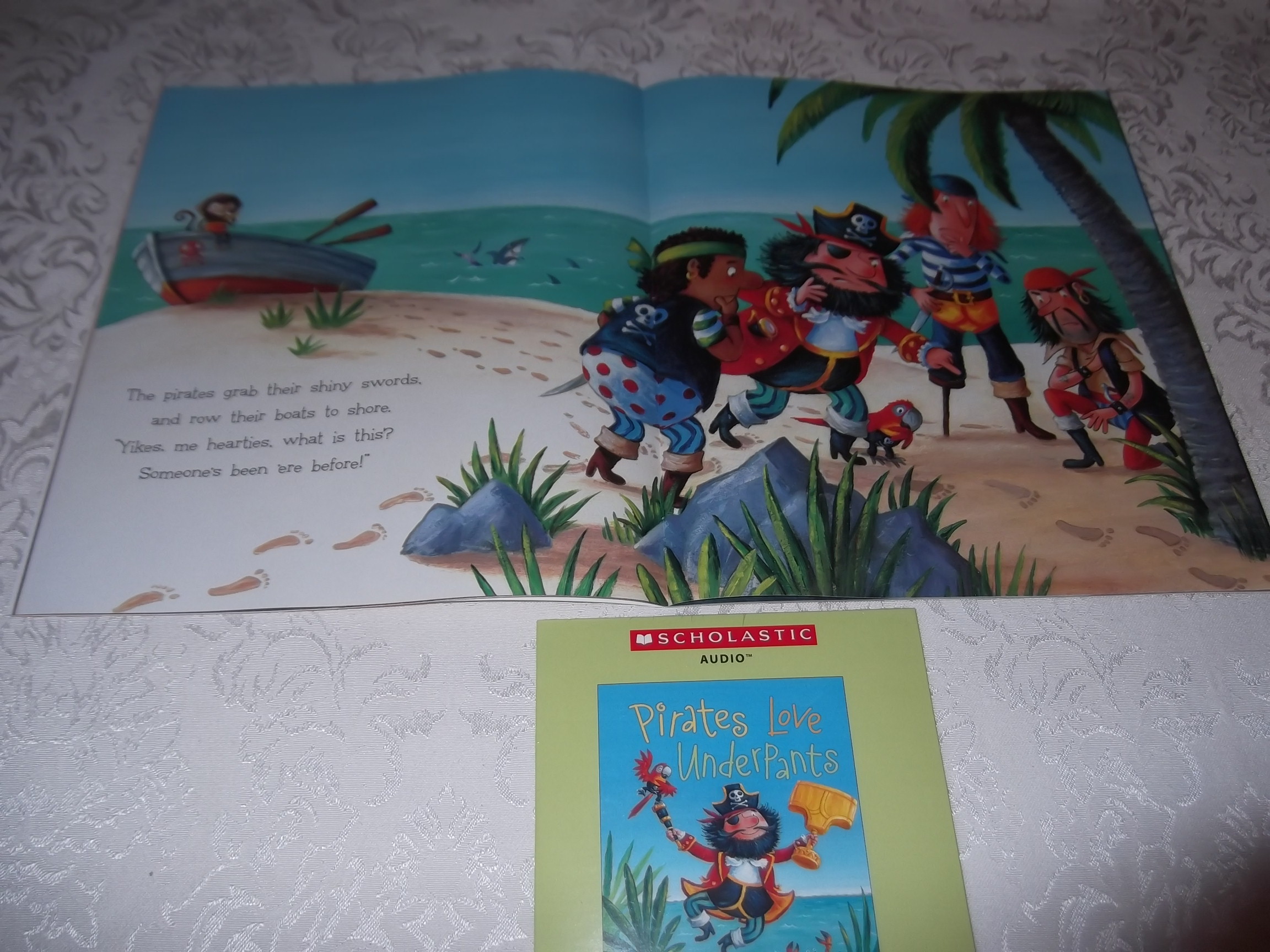 Pirates Love Underpants Audio CD and SC Claire Freedman Ben Cort Brand New