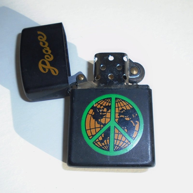 peace sign zippo type lighter but not zippo brand has the peace sign logo