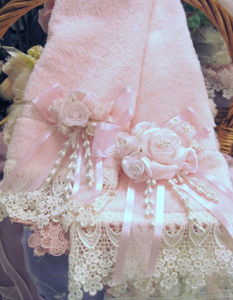 Image 0 of Pink Roses Guest Face Towel