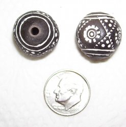 Thumbnail of Black & White Large Round about 20mm, photo shows top and side views