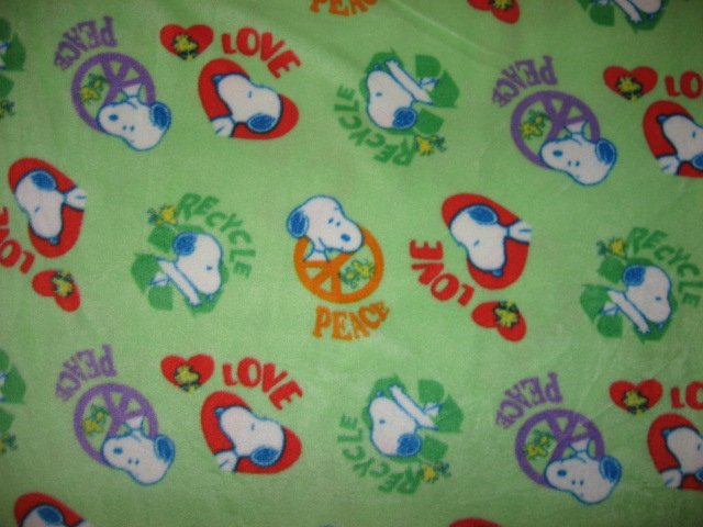Peanuts Snoopy Dog Peace Love Recycle 45X59 Child Bed Size Fleece Blanket