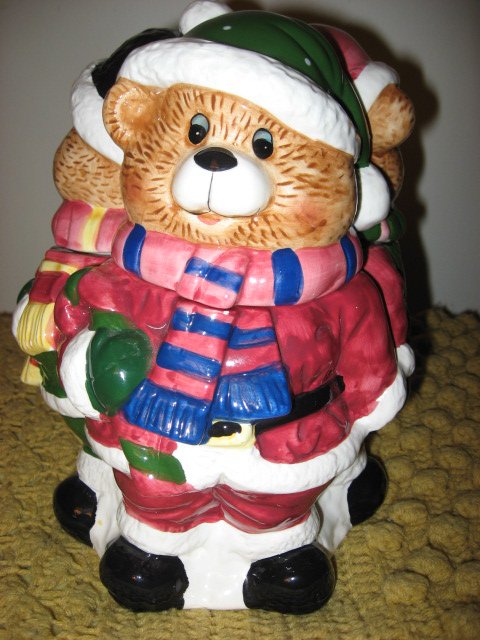 Three Teddy bears in Winter clothes Ceramic Cookie Jar Excellent Condition 