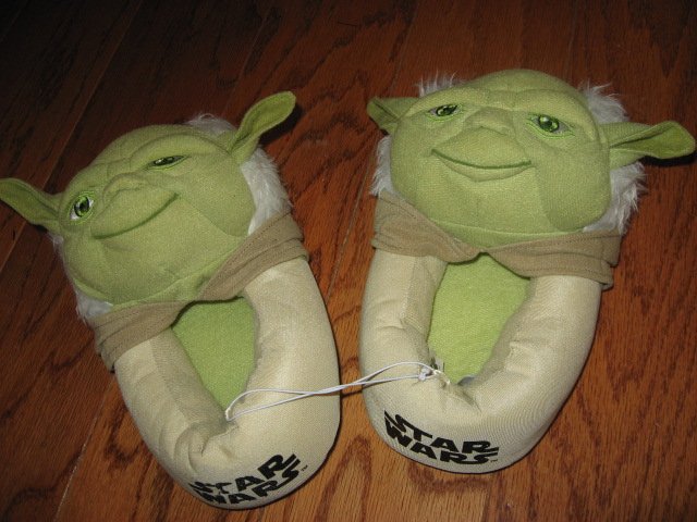 Star Wars Yoda slippers Size 4/5 Child size /