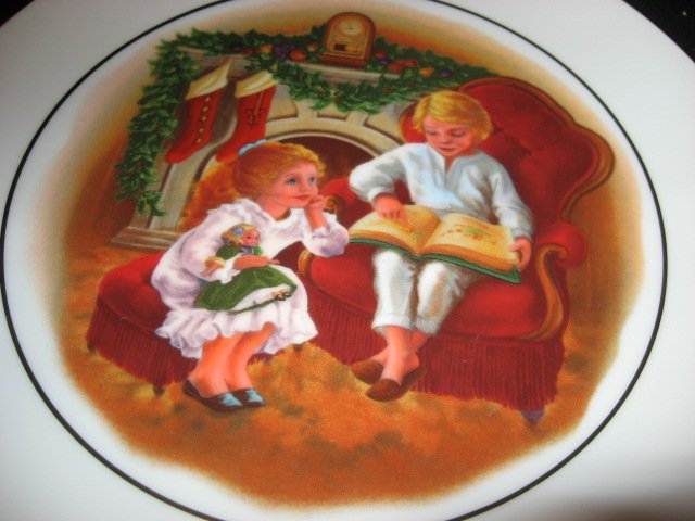 Image 1 of Beautiful Avon Christmas memories 1983 collector plate.