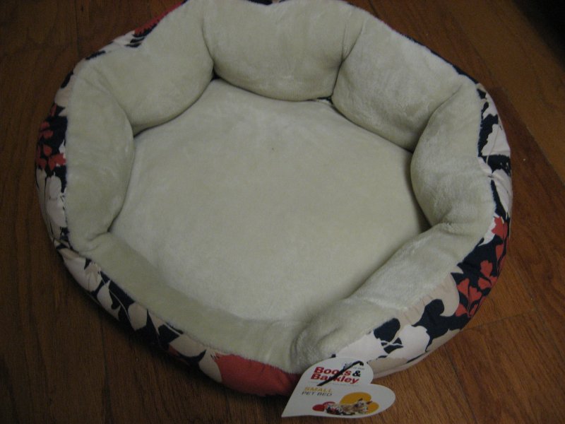 Image 1 of Boots & Barkley round floral design small pet bed Brand new 18