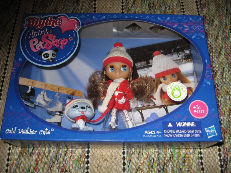 Image 1 of Blythe Littlest Pet Shop Set Cold Weather Cute  New in package Rare 2010