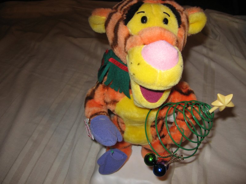 Tigger Disney Telco Motionette Xmas toy 16 tall gently used 