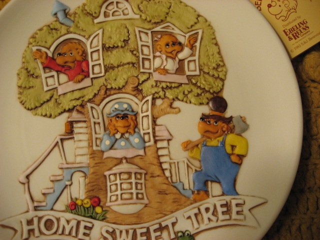 Image 1 of Berenstain Bears Home Sweet Tree collector plate New in box 1983         