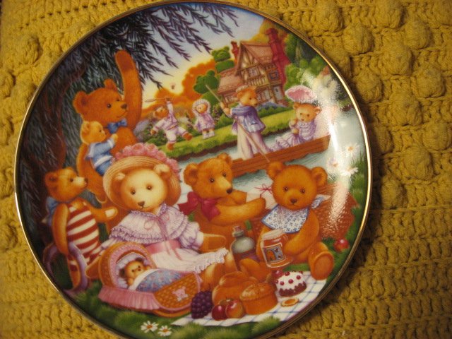 Image 3 of Franklin Mint Heirloom Teddy Bear Set of 4 different Porcelian Plates by Lawson