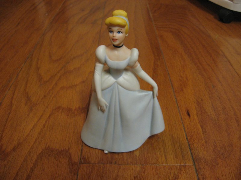 Disney Cinderella Ceramic Figurine  6 Tall         