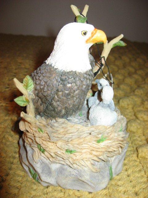 Image 1 of Westland Wildlife Federation eagle Giordano Music Box 1998
