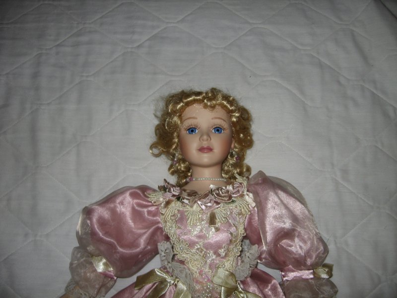 Image 5 of Ornate gorgeous Lady Nicolette porcelian House of Lloyd collector doll 2000 / 