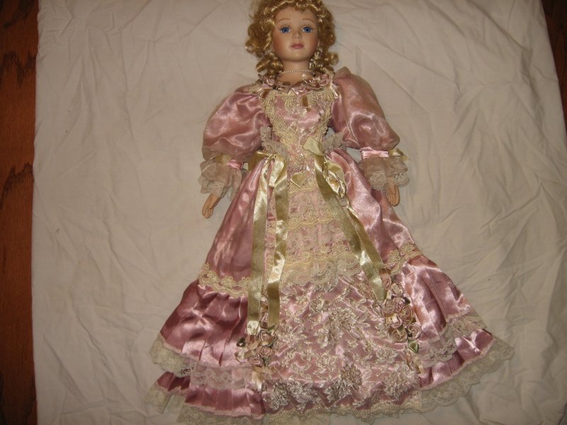 Image 3 of Ornate gorgeous Lady Nicolette porcelian House of Lloyd collector doll 2000 / 