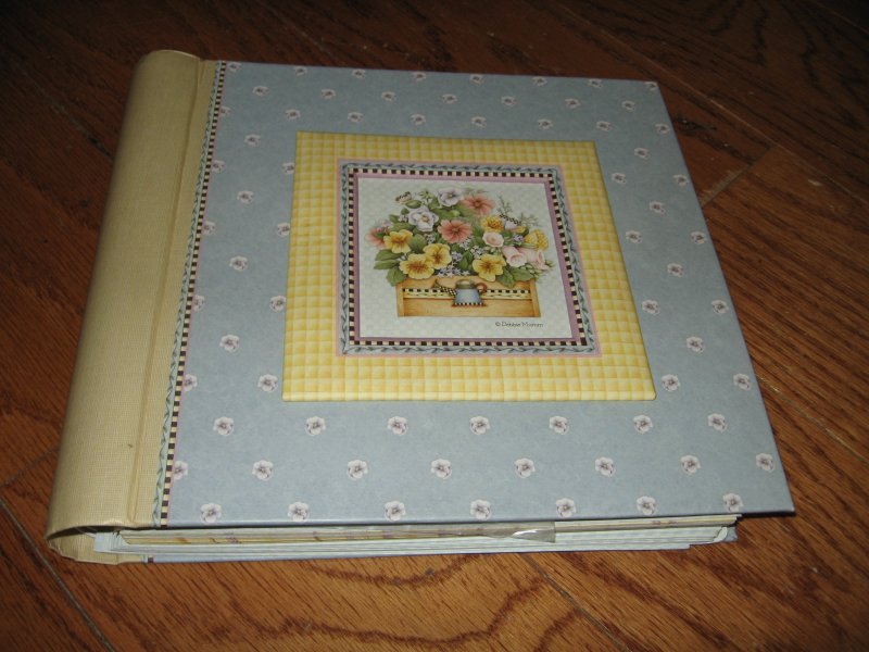 Image 0 of Debbie Mumm  new greeting card organizer and address book spring  collection