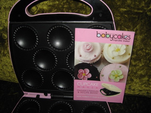Babycakes cupcake maker with manual and recipe book new