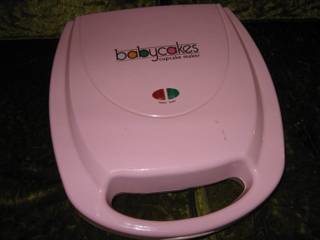 Image 2 of Babycakes cupcake maker with manual and recipe book new