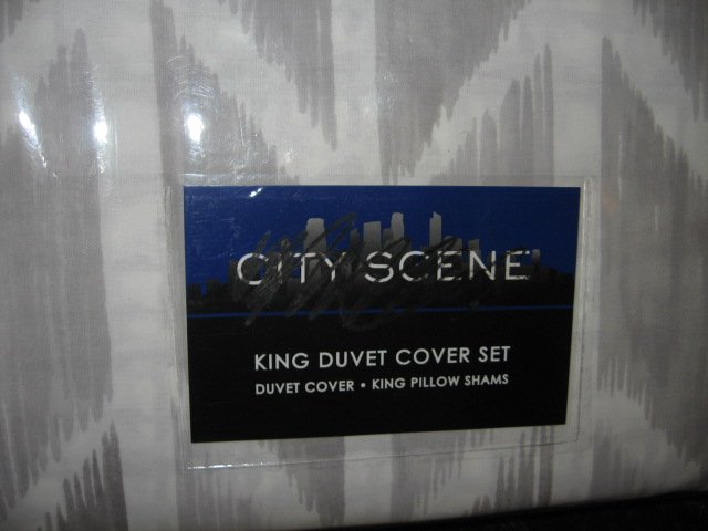 Image 1 of City Scene King Duvet Cover Set and Shams New in sealed package