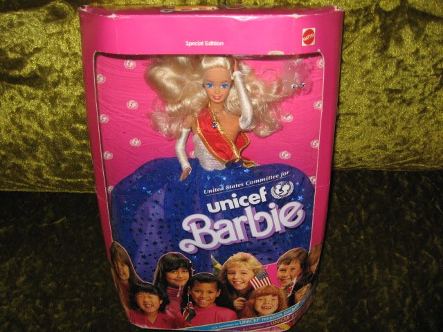 Collector Edition Rare UNICEF Barbie 1989 doll NIB