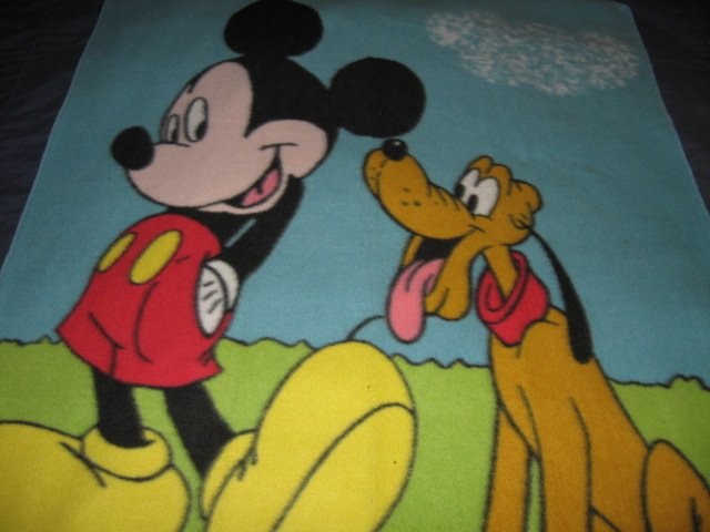 Image 0 of Disney Mikey Mouse Pluto Fleece toddler blanket 36 by 48 inch