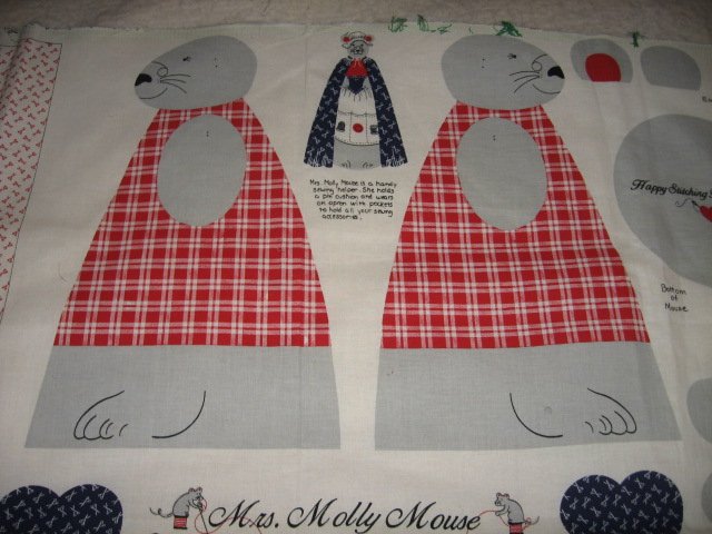 Image 0 of Molly Mouse sewing helper apron to sew