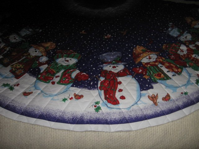 Image 1 of Snowmen Christmas Tree Skirt Large 51 inch Diameter To Make