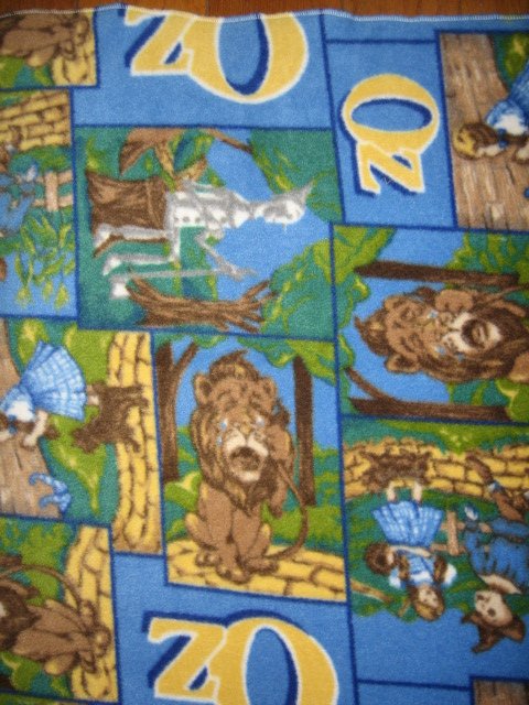 Wizard of Oz Toto Dorothy Lion Tinman fleece blanket Rare 26 X 29 in