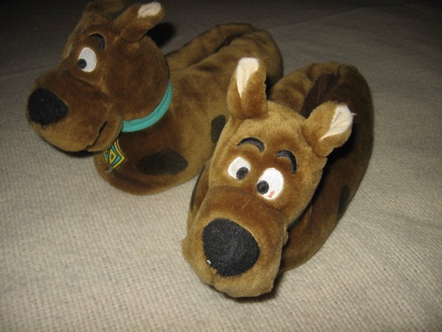 Image 1 of Scooby Doo lounge slippers size med 