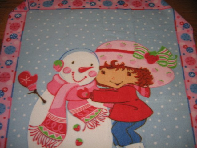 Image 0 of Strawberry Shortcake Snowman fleece bed blanket 