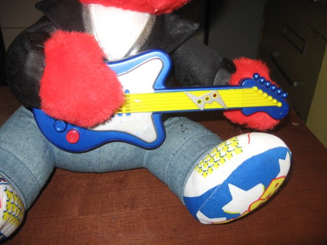 Image 1 of Elmo 1997 plays rock and roll music new batteries