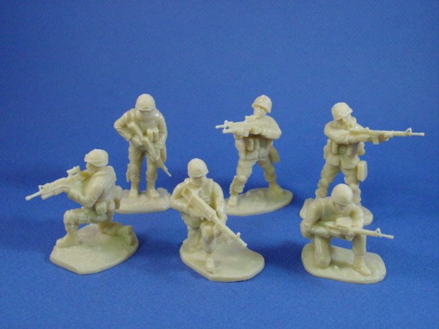 Armies in Plastic 54mm US Marines Afghanistan 18 figures in 6 poses cast in light tan/sand 