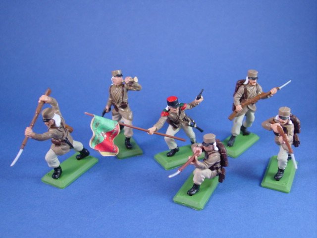 Britains Deetail DSG Toy French Foreign Legion Toy Soldiers in Desert Tan Uniform