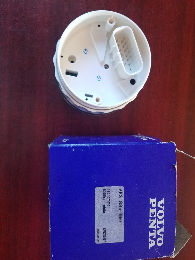 Volvo Penta Marine Engine Tach Tachometer RPM White Gauge 885697