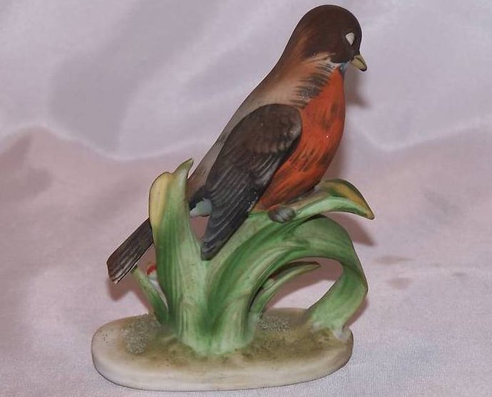 Image 1 of Lefton Robin w 6 berries, Colored Bottom Stamp