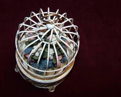 Image 3 of San Francisco Music Box Birdcage w Flower Bouquet