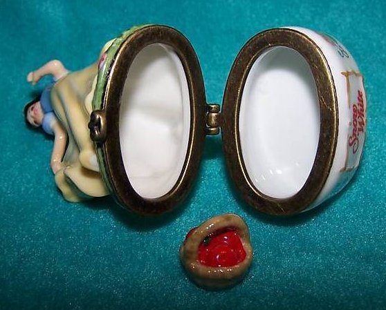 Image 3 of PHB Snow White Trinket Box with Basket of Apples 
