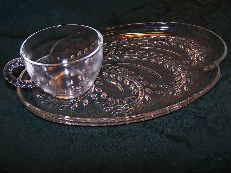 Snack Plate, Teacup, Federal Glass, Homestead Leaf Pattern