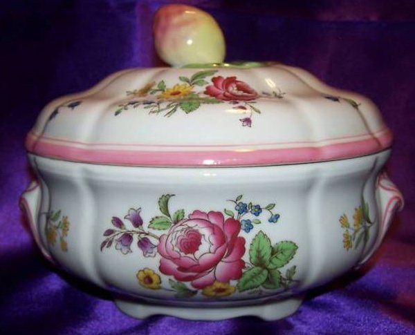 Image 0 of Spode Floral Vegetable Bowl w Lid, Marlborough Sprays