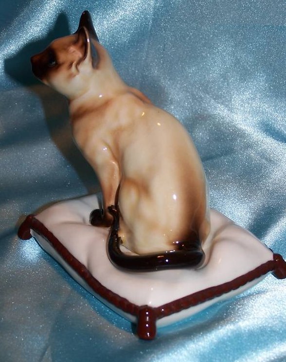 Image 4 of Siamese Cat and Pillow Ceramic Figurine