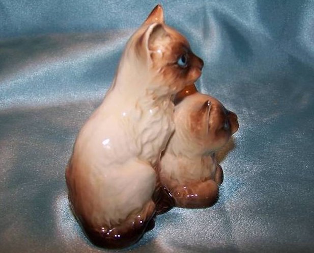 Image 1 of Goebel Cats Cuddling Light Siamese Kitten Cat Figurine