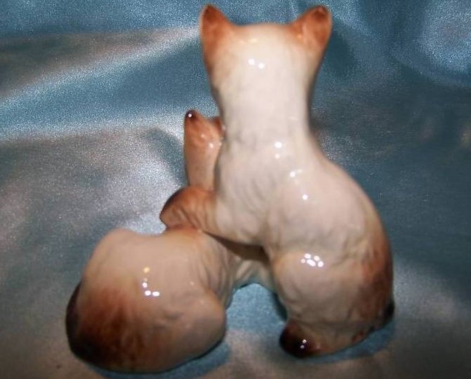 Image 2 of Goebel Cats Cuddling Light Siamese Kitten Cat Figurine