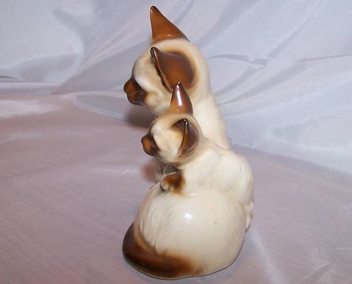 Image 3 of Siamese Mother Cat and Kitten Kitty Figurine