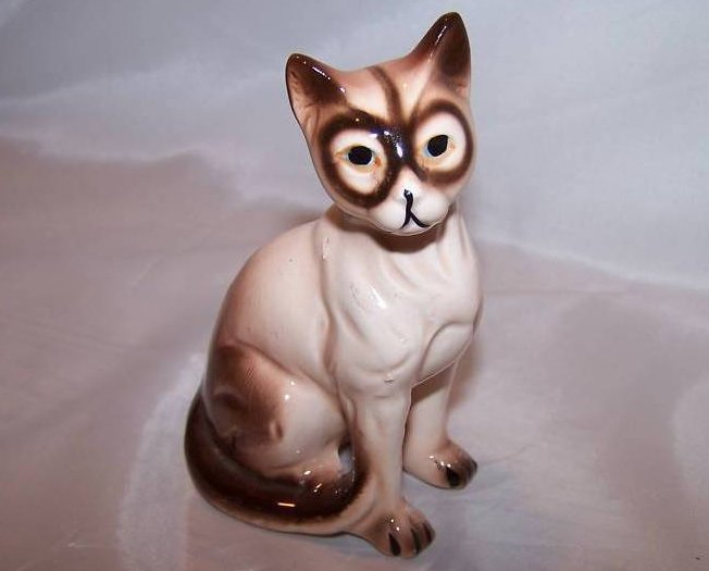 Siamese Cat Kitten Kitty, Ring Eyed, Figurine
