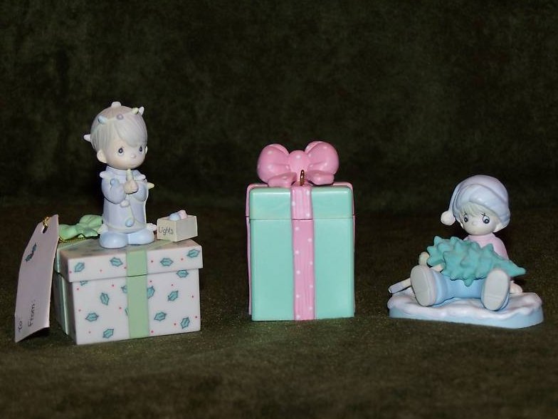 Image 0 of Precious Moments Christmas Gifts Decorations, Miniature