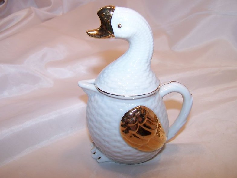 White Chinese Goose Creamer w 18 K Gold, 