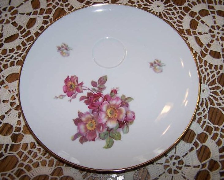 Image 0 of Schumann Arzberg Germany Plate with Gold, Small Paint Flaw