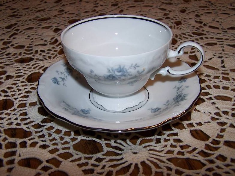  Johann Haviland Bavaria, Rose Saucer Teacup, Paint Flaw